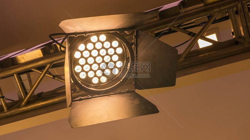 上海办公照明加盟条件：揭秘加盟背后的关键要素**