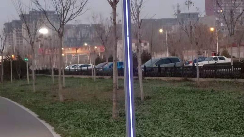 线条灯的价格受到多种因素的影响，主要包括以下几个方面：